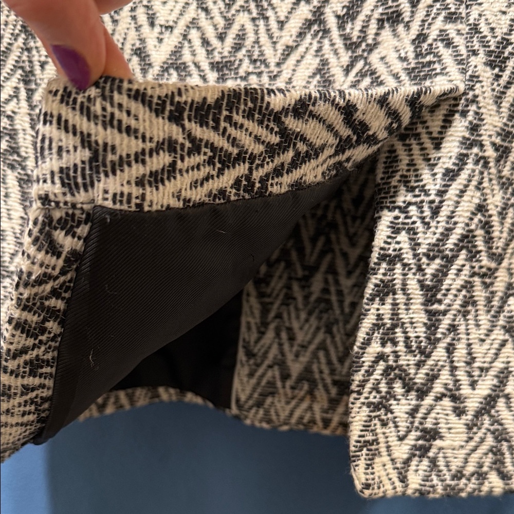 Banana Republic Black and White Chevron Blazer - Picture 11 of 16